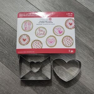 💥5/$25 SALE | BUNDLE TO SAVE | (3) Vday Cookie Cutters & Stencil Set